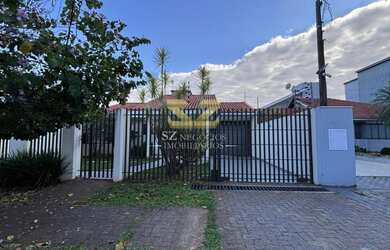 Imagem: A casa possui 3 Dormitórios, 1 Suíte, 2 Banheiros, 2 Vagas