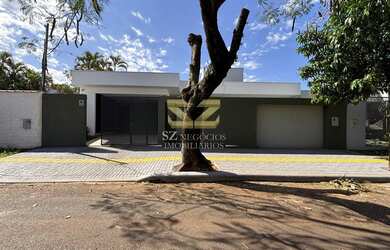 Imagem: A casa possui 4 Dormitórios, 2 Suítes, 1 Banheiro, 2 Vagas