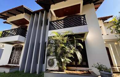 Imagem: A loja possui 5 Dormitórios, 5 Suítes, 6 Banheiros, 5 Vagas