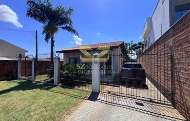 Imagem: A casa possui 2 Dormitórios, 1 Banheiro, 3 Vagas na garagem