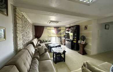 Imagem: O apartamento possui 3 Dormitórios, 1 Suíte, 1 Banheiro, 2