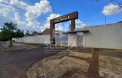 Imagem: A casa em condomínio possui 3 Dormitórios, 1 Banheiro, 2 Vagas