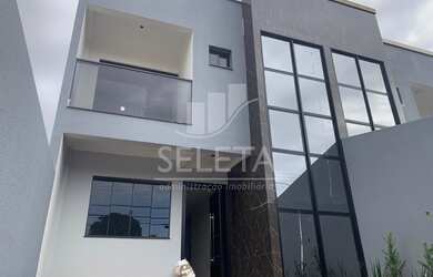 Imagem: A casa possui 2 Dormitórios, 1 Suíte, 3 Banheiros, 3 Vagas