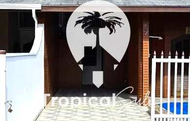 Imagem: A casa possui 4 Dormitórios, 1 Suíte, 2 Banheiros, 2 Vagas