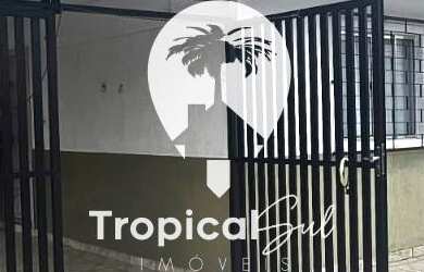 Imagem: A casa possui 3 Dormitórios, 2 Banheiros, 8 Vagas na garagem