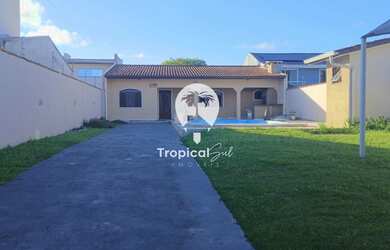 Imagem: A casa possui 4 Dormitórios, 3 Banheiros, 3 Vagas na garagem