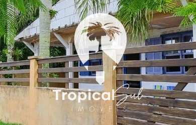 Imagem: A casa possui 3 Dormitórios, 2 Banheiros, 4 Vagas na garagem