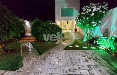 Imagem: A casa possui 4 Dormitórios, 4 Suítes, 4 Banheiros, 2 Vagas