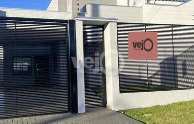 Imagem: A casa possui 2 Dormitórios, 1 Suíte, 3 Banheiros, 2 Vagas