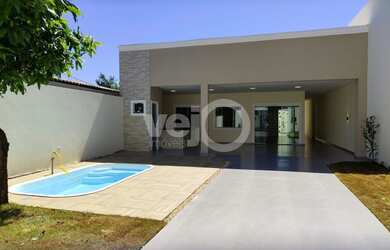 Imagem: A casa possui 2 Dormitórios, 1 Suíte, 2 Banheiros, 2 Vagas