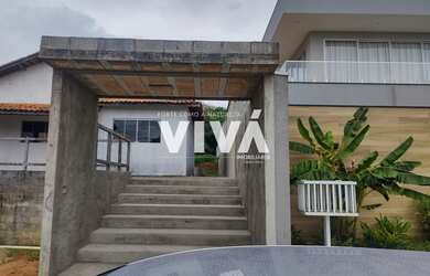 Imagem: A casa possui 3 Dormitórios, 3 Banheiros, 1.000m² de Área