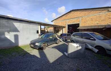 Imagem: O depósito possui 1 Banheiro, 526m² de Área, 279m² de Área