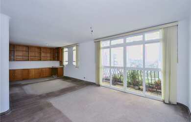 Imagem: O apartamento possui 4 Dormitórios, 1 Suíte, 5 Banheiros