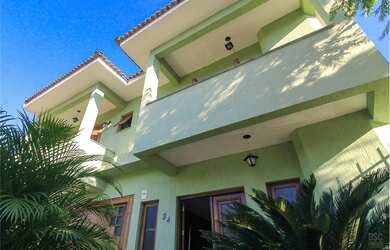 Imagem: A casa possui 3 Dormitórios, 1 Suíte, 3 Banheiros, 2 Vagas