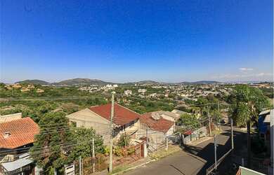 Imagem: A casa possui 3 Dormitórios, 1 Suíte, 4 Banheiros, 2 Vagas