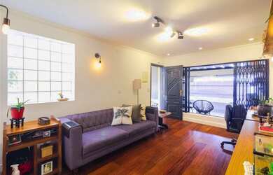 Imagem: A casa possui 2 Dormitórios, 1 Suíte, 4 Banheiros, 120m²