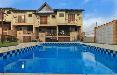 Imagem: A casa possui 3 Dormitórios, 1 Suíte, 4 Banheiros, 3 Vagas