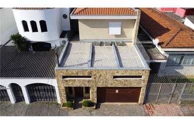 Imagem: A casa possui 4 Dormitórios, 1 Suíte, 4 Banheiros, 3 Vagas