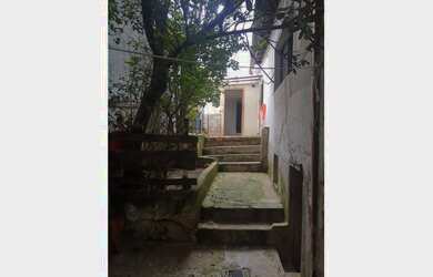 Imagem: A casa possui 2 Dormitórios, 1 Banheiro, 2 Vagas na garagem