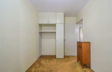 Imagem: O apartamento possui 2 Dormitórios, 1 Banheiro, 2 Vagas na