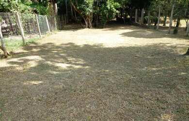 Imagem: O terreno possui 1 Banheiro, 385m² de Área e está localizado