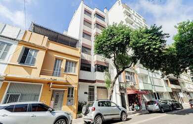 Imagem: O apartamento possui 2 Dormitórios, 1 Suíte, 2 Banheiros