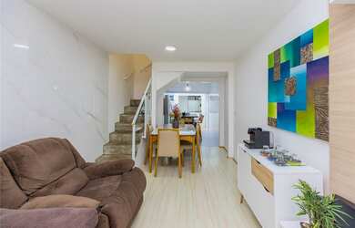 Imagem: A casa possui 2 Dormitórios, 2 Banheiros, 1 Vaga na garagem