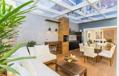 Imagem: A casa em condomínio possui 4 Dormitórios, 2 Suítes, 4 Banheiros