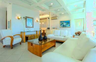 Imagem: A casa possui 1 Banheiro, 5 Vagas na garagem, 304m² de Área