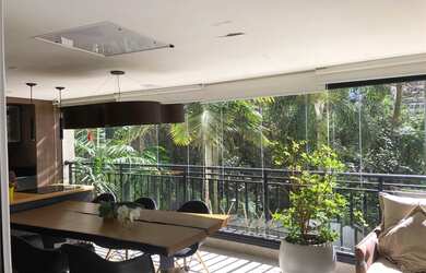 Imagem: O apartamento possui 1 Banheiro, 3 Vagas na garagem, 197m²