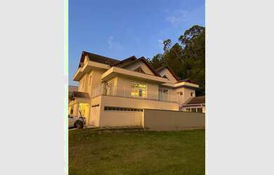 Imagem: A casa em condomínio possui 4 Dormitórios, 1 Suíte, 4 Banheiros