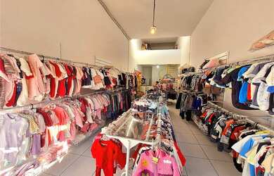 Imagem: A loja possui 1 Vaga na garagem, 64m² de Área e Imóvel mobiliado