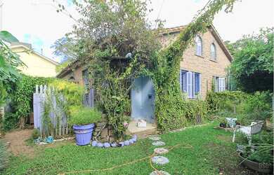 Imagem: A casa possui 2 Dormitórios, 1 Banheiro, 3 Vagas na garagem