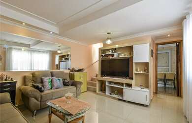 Imagem: A casa em condomínio possui 3 Dormitórios, 1 Suíte, 3 Banheiros