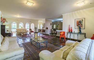 Imagem: O apartamento possui 5 Dormitórios, 1 Suíte, 4 Banheiros