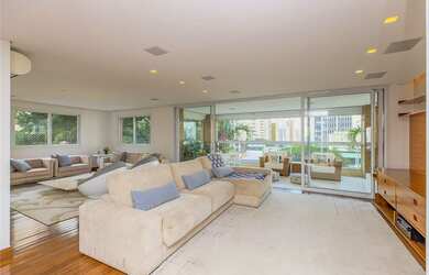 Imagem: O apartamento possui 4 Dormitórios, 1 Suíte, 2 Banheiros