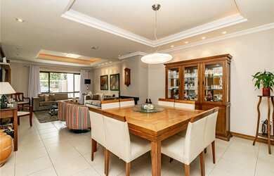 Imagem: O apartamento possui 3 Dormitórios, 1 Suíte, 4 Banheiros