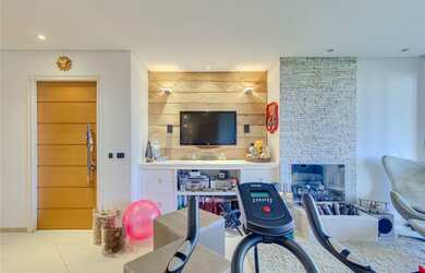 Imagem: O apartamento possui 3 Dormitórios, 1 Suíte, 4 Banheiros