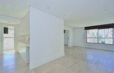 Imagem: O apartamento possui 1 Dormitório, 1 Suíte, 2 Banheiros, 2