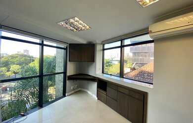 Imagem: A sala comercial possui 1 Banheiro, 46m² de Área e está