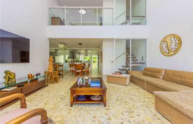 Imagem: A casa em condomínio possui 5 Dormitórios, 1 Suíte, 7 Banheiros