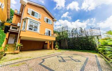 Imagem: A casa possui 4 Dormitórios, 1 Suíte, 4 Banheiros, 3 Vagas