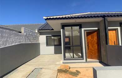 Imagem: A casa possui 2 Dormitórios, 1 Banheiro, 1 Vaga na garagem