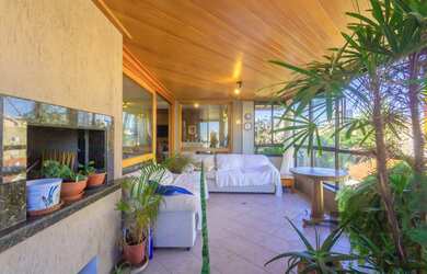 Imagem: O apartamento possui 3 Dormitórios, 1 Suíte, 6 Banheiros