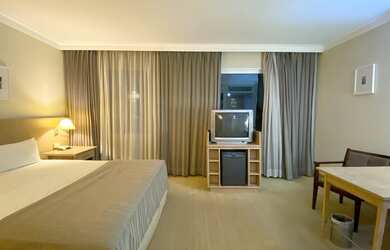 Imagem: O apartamento possui 1 Dormitório, 1 Suíte, 2 Banheiros, 1