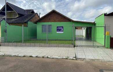 Imagem: A casa possui 3 Dormitórios, 1 Banheiro, 4 Vagas na garagem