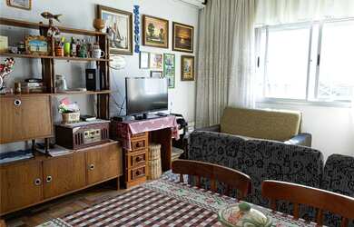 Imagem: O apartamento possui 2 Dormitórios, 1 Suíte, 2 Banheiros