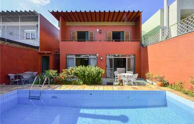 Imagem: A casa possui 4 Dormitórios, 4 Suítes, 5 Banheiros, 5 Vagas