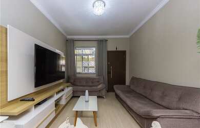 Imagem: A casa à venda possui 2 Dormitórios, 2 Banheiros, 1 Vaga na