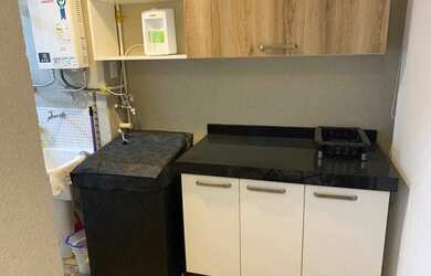 Imagem: O apartamento possui 2 Dormitórios, 1 Banheiro, 1 Vaga na garagem